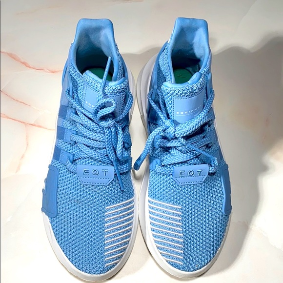 Sneakers - Picture 3 of 7